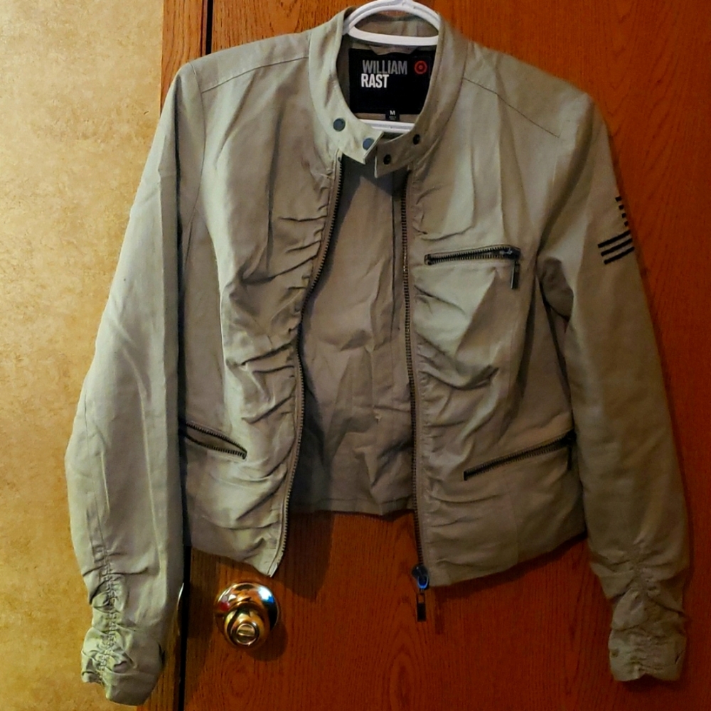 Army green color bomber jacket, has 3 working pockets
